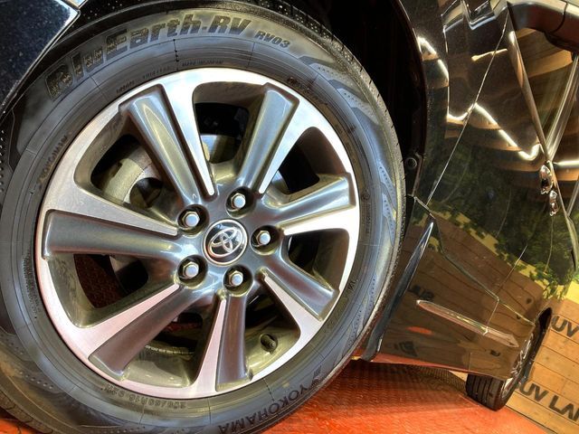 TOYOTA NOAH HYBRID 2019