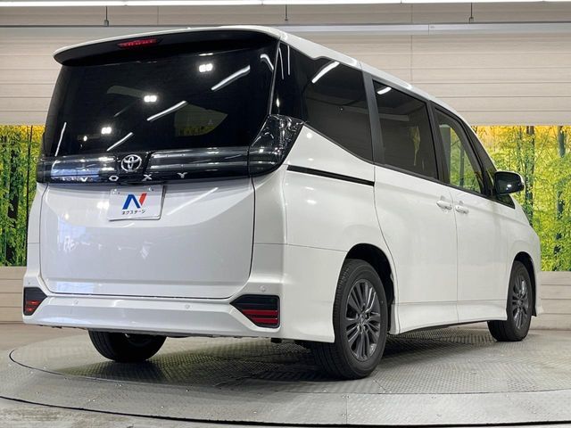 TOYOTA VOXY 2025