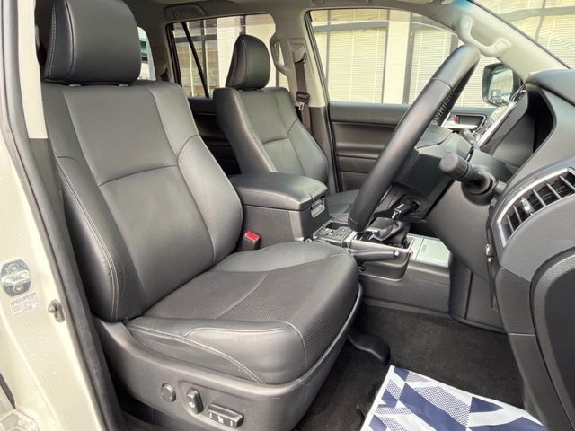 TOYOTA LANDCRUISER PRADO 2023