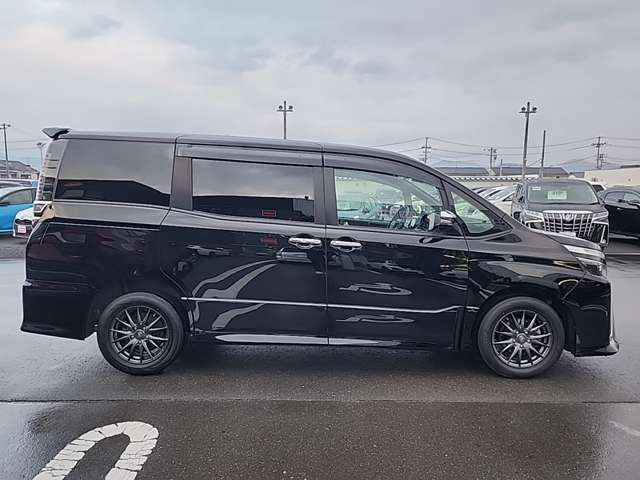 TOYOTA VOXY 4WD 2018