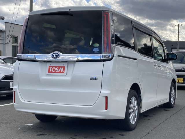 TOYOTA NOAH HYBRID 2017