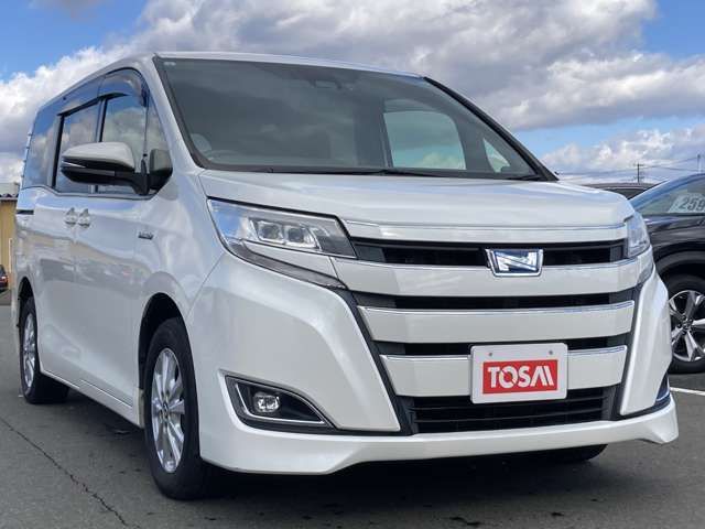 TOYOTA NOAH HYBRID 2017