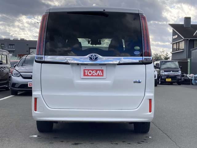 TOYOTA NOAH HYBRID 2017