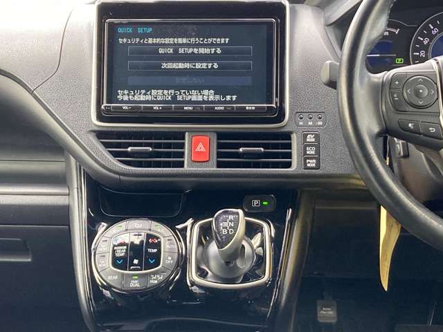 TOYOTA NOAH HYBRID 2017