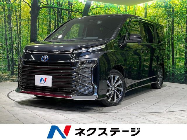 TOYOTA VOXY HYBRID 2023