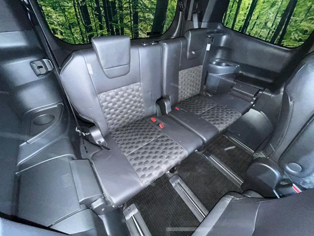 TOYOTA VOXY HYBRID 2023