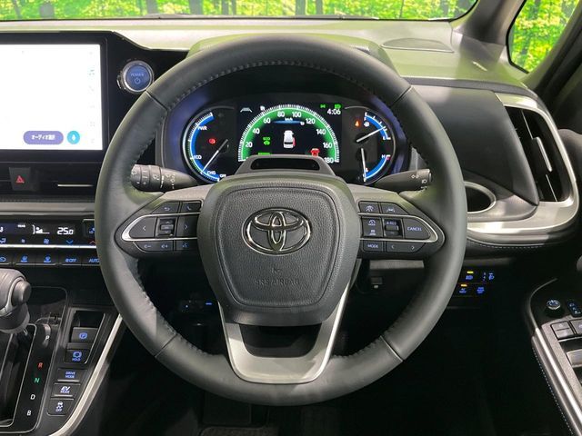 TOYOTA VOXY HYBRID 2023
