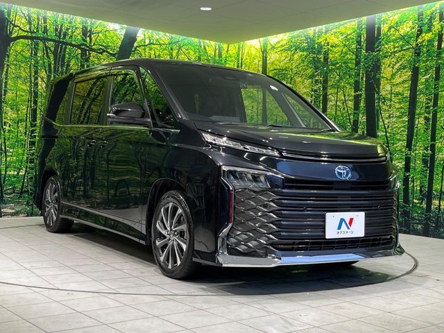 TOYOTA VOXY HYBRID 2023