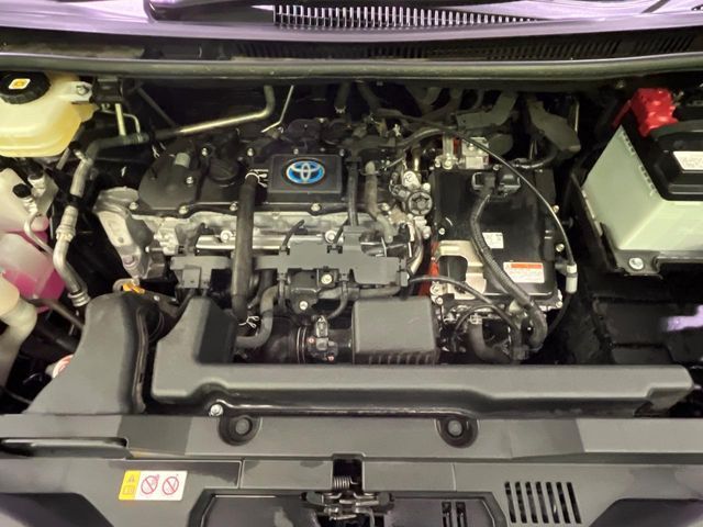 TOYOTA VOXY HYBRID 2023