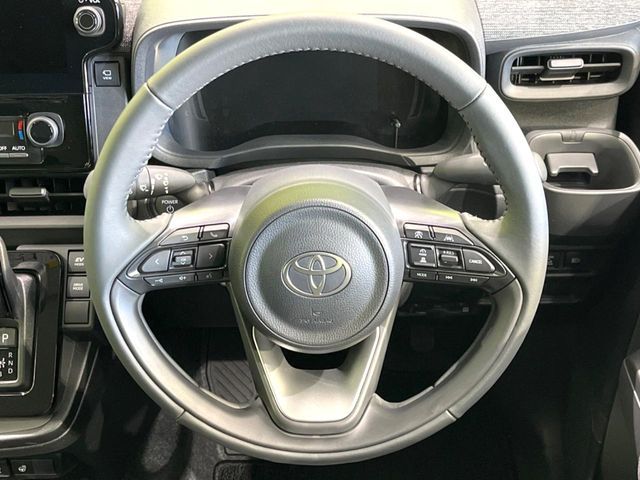 TOYOTA SIENTA HYBRID 2025