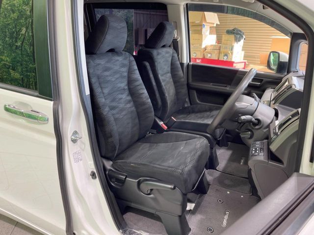 HONDA STEPWAGON 2013