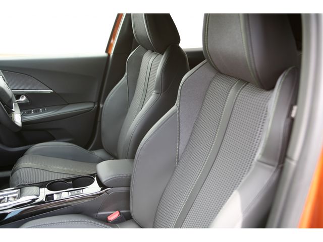 PEUGEOT PEUGEOT e-2008 2025