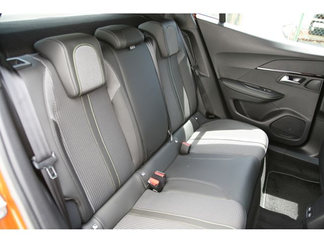 PEUGEOT PEUGEOT e-2008 2025