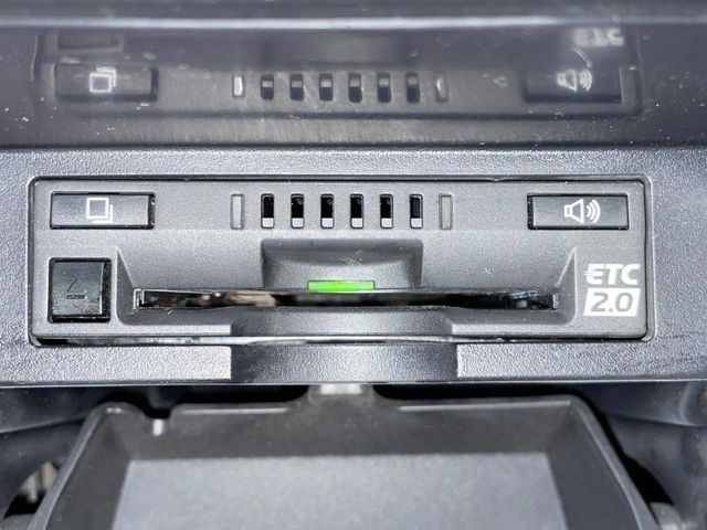 TOYOTA VOXY HYBRID 2021