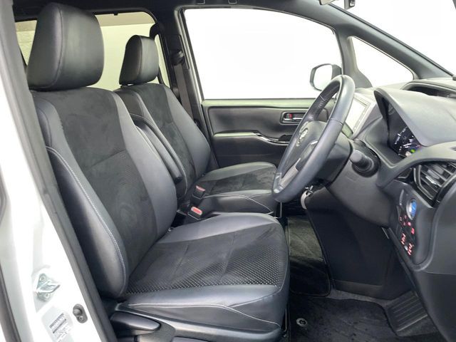 TOYOTA VOXY HYBRID 2021