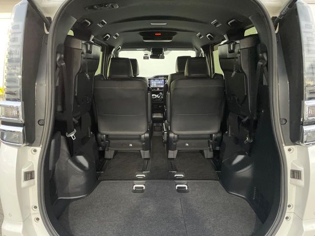 TOYOTA VOXY HYBRID 2021