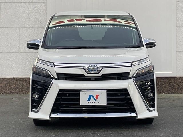 TOYOTA VOXY HYBRID 2021