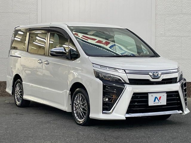 TOYOTA VOXY HYBRID 2021