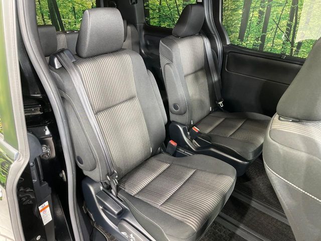 TOYOTA VOXY 4WD 2019