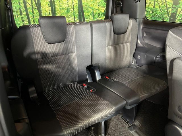 TOYOTA VOXY 4WD 2019