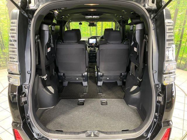 TOYOTA VOXY 4WD 2019