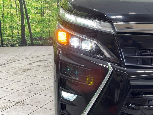 TOYOTA VOXY 4WD 2019