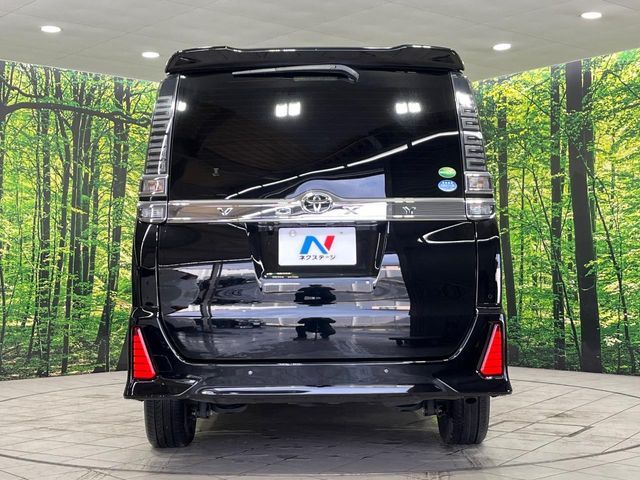 TOYOTA VOXY 4WD 2019