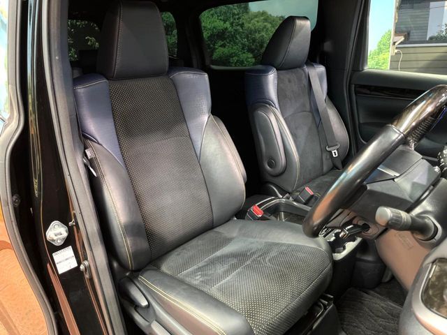 TOYOTA VELLFIRE 2016