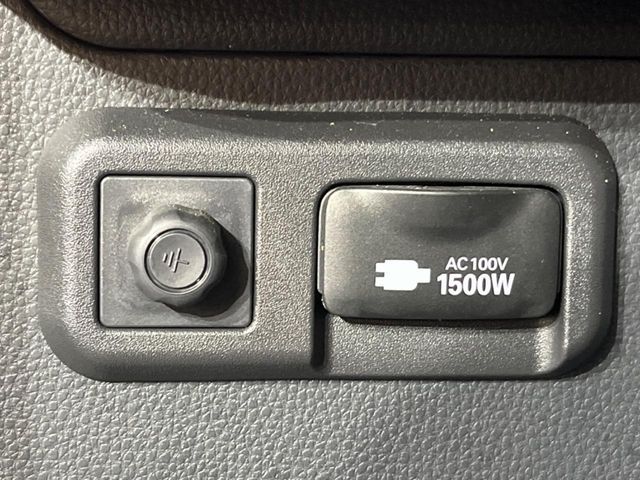 TOYOTA VOXY HYBRID 2023