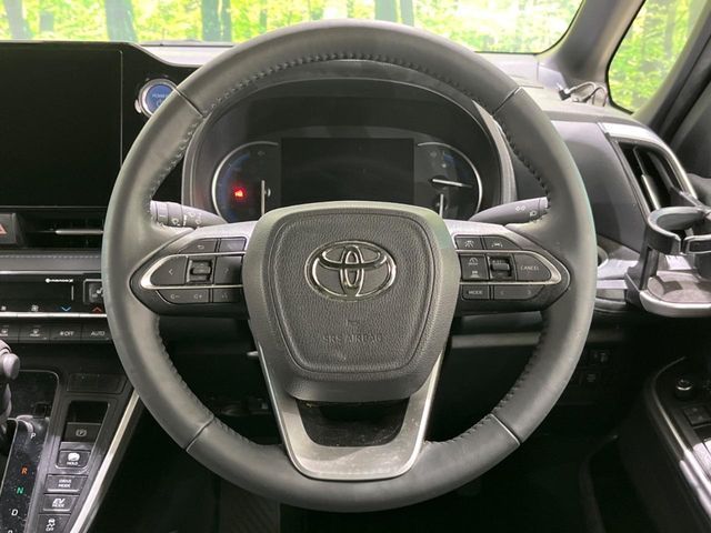 TOYOTA VOXY HYBRID 2023
