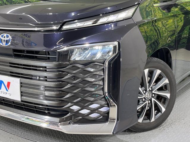 TOYOTA VOXY HYBRID 2023