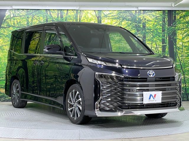 TOYOTA VOXY HYBRID 2023