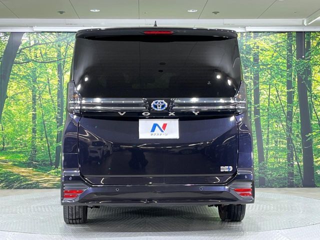 TOYOTA VOXY HYBRID 2023