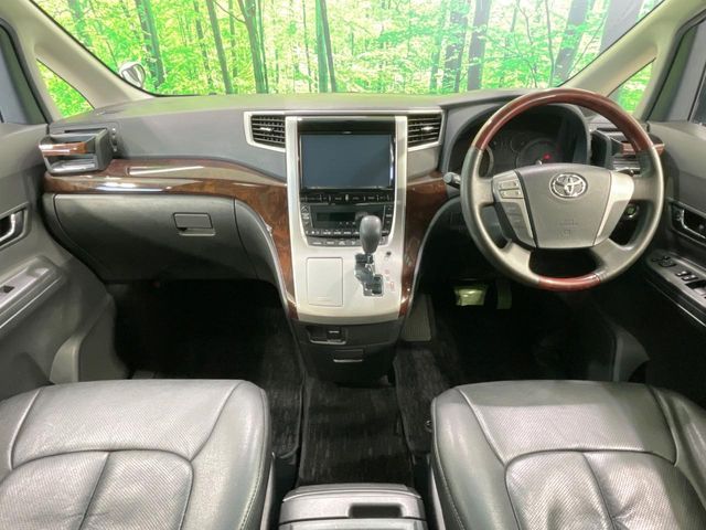 TOYOTA VELLFIRE 2012