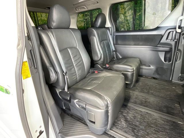 TOYOTA VELLFIRE 2012