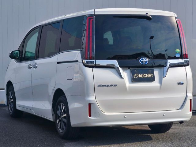 TOYOTA ESQUIRE HYBRID 2020