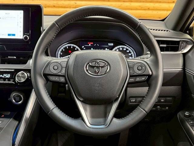 TOYOTA HARRIER 2WD 2024