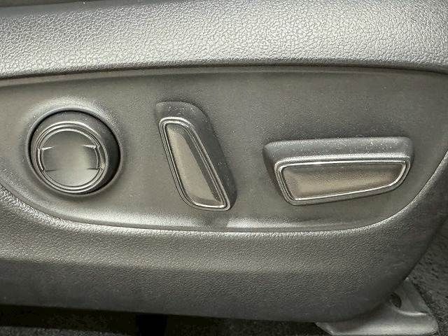 TOYOTA HARRIER 2WD 2024