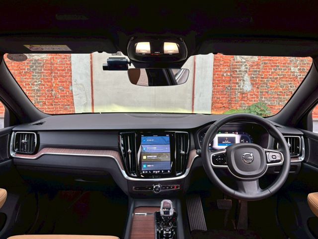 VOLVO VOLVO V60 2023