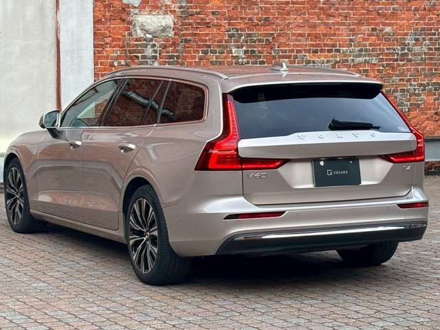 VOLVO VOLVO V60 2023