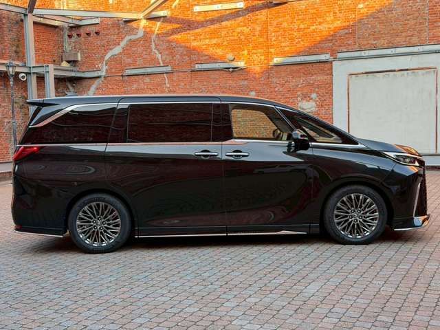 TOYOTA ???? LM500h 2024