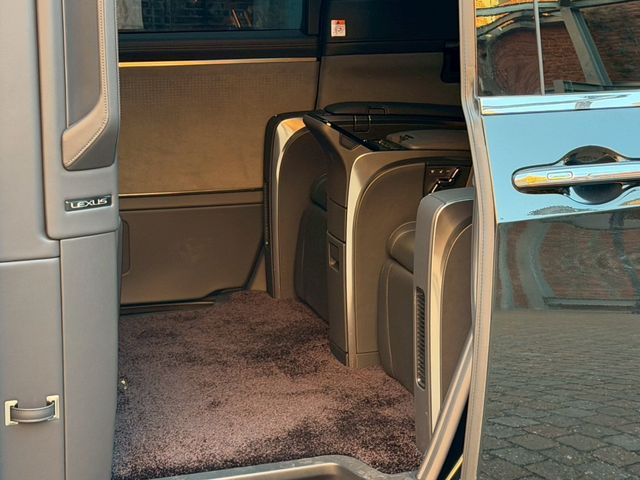 TOYOTA ???? LM500h 2024