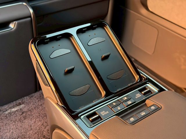 TOYOTA ???? LM500h 2024