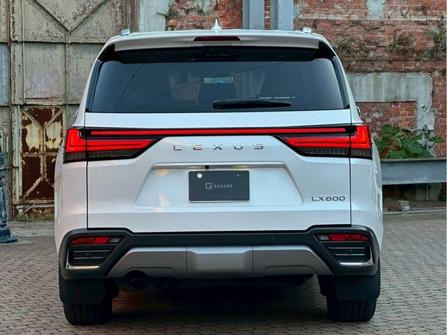 TOYOTA LEXUS LX600 2023