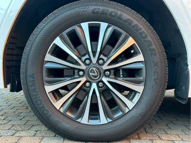 TOYOTA LEXUS LX600 2023