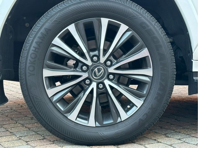 TOYOTA LEXUS LX600 2023