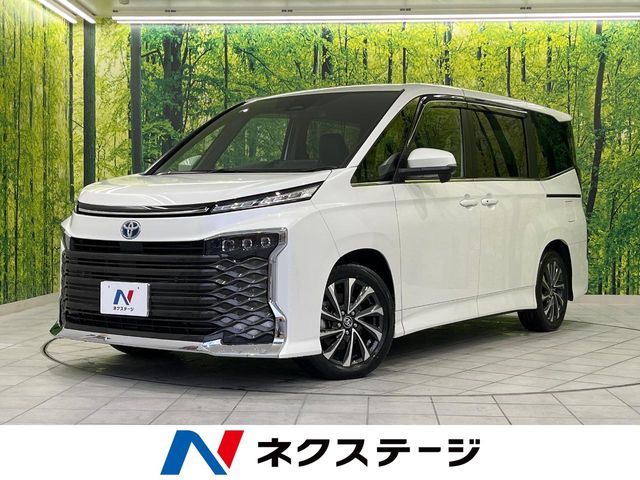 TOYOTA VOXY HYBRID 2024