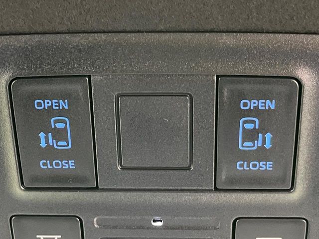 TOYOTA VOXY HYBRID 2024