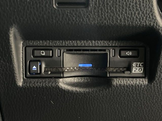 TOYOTA VOXY HYBRID 2024