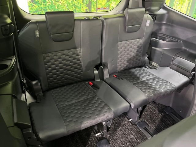 TOYOTA VOXY HYBRID 2024